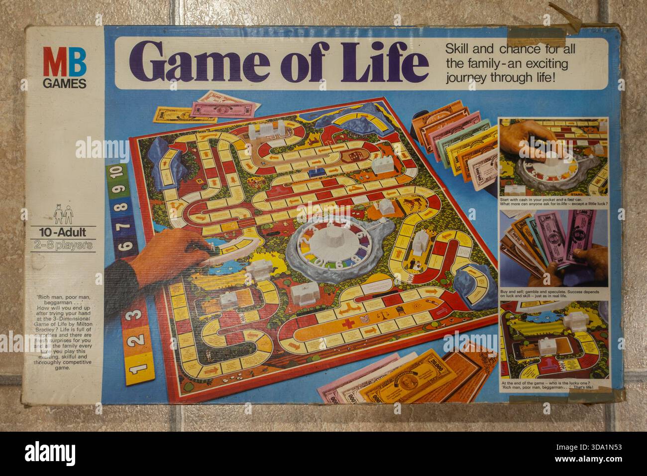 Game of Life, un classico gioco da tavolo Milton Bradley/Hasbro che simula l'età adulta Foto Stock