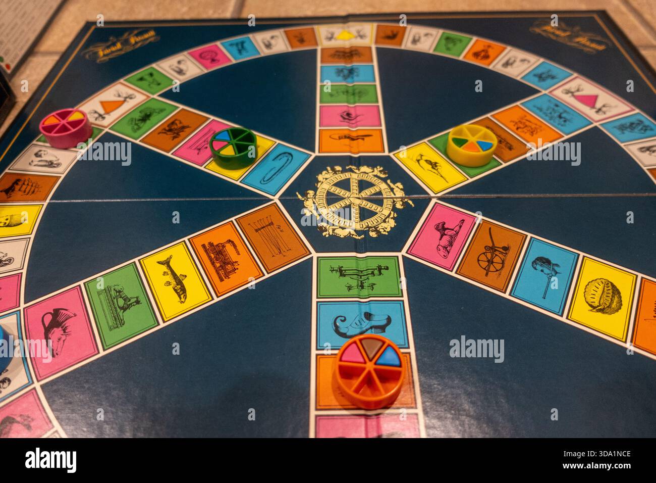 Trivial Pursuit, popolare gioco da tavolo con domande di conoscenza generale Foto Stock