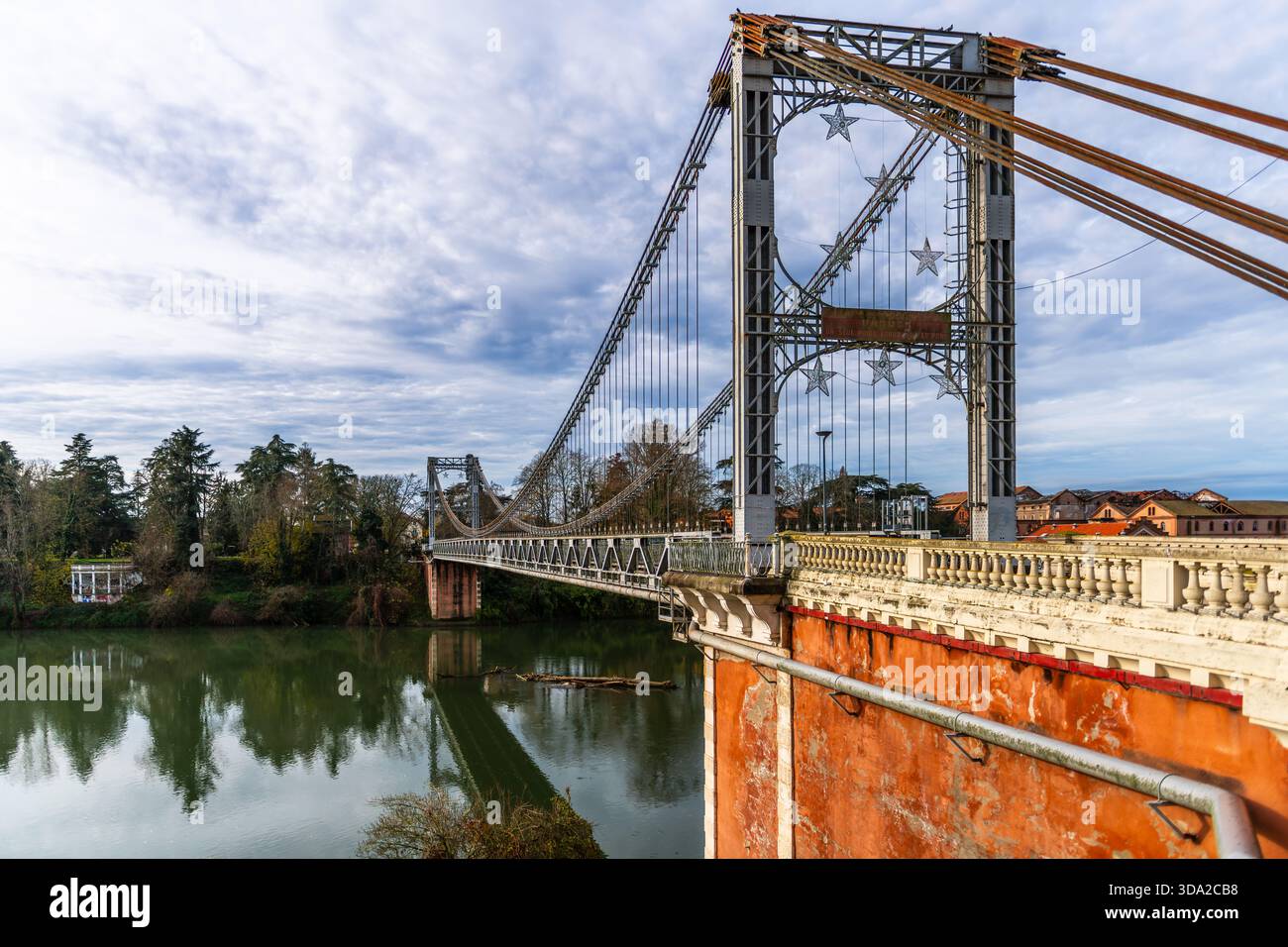 Ponte sospeso Simone Veil a Villemur-sur-Tarn, Haute-Garonne, Occitanie, Francia Foto Stock