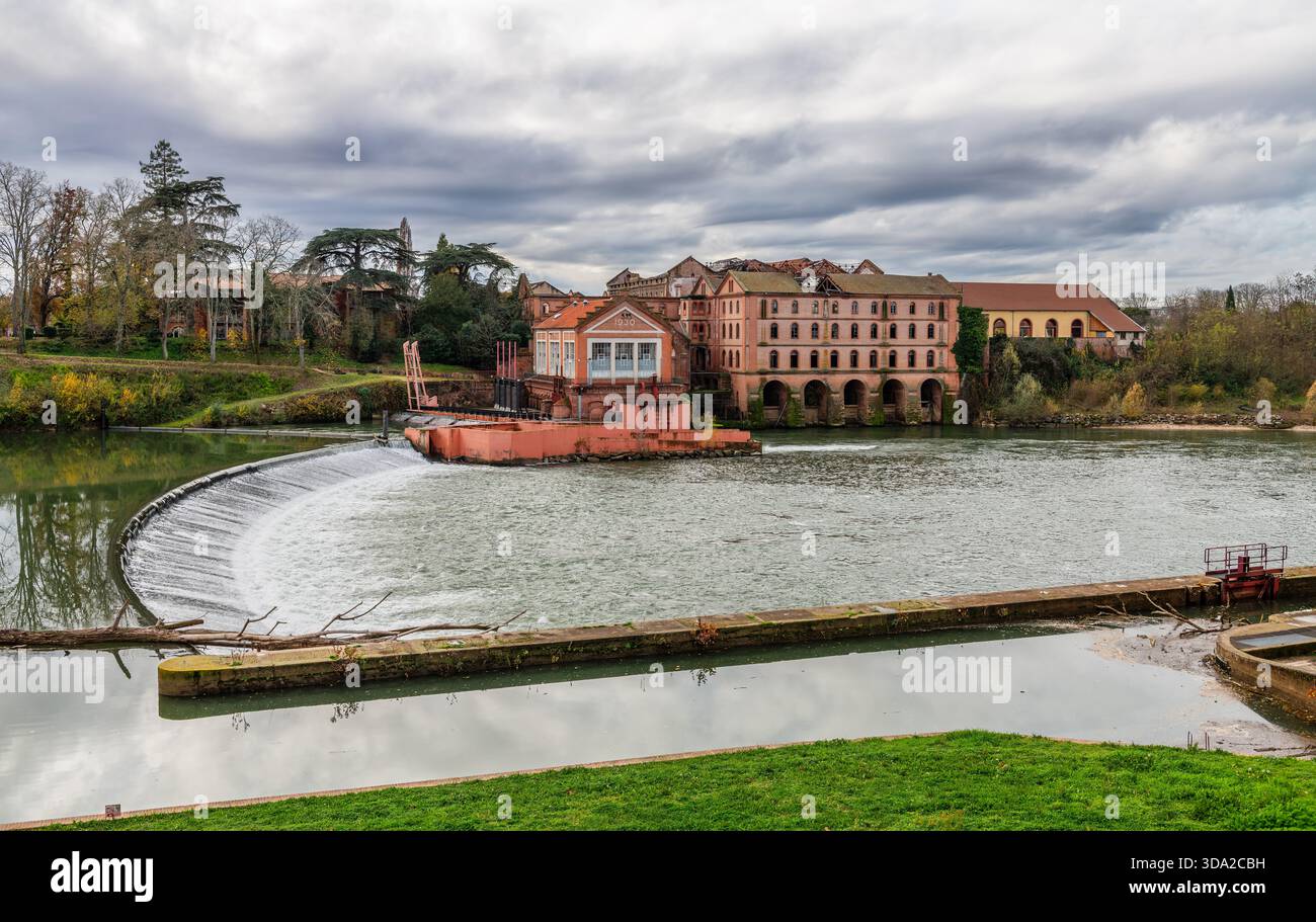 Ex pastificio a Villemur sur Tarn, Haute Garonne, Occitanie, Francia. Foto Stock