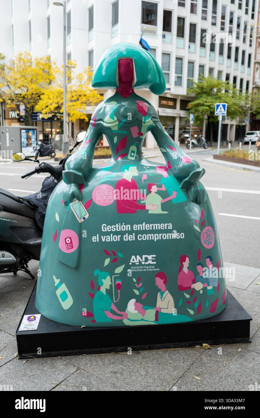 Madrid, Spagna. 7 dicembre 2025. Una scultura a forma di figure del pittore Velázquez Las Menina è visibile durante la mostra Meninas Madrid Gallery. Credito: SOPA Images Limited/Alamy Live News Foto Stock