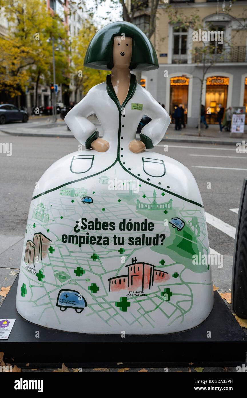 Madrid, Spagna. 7 dicembre 2025. Una scultura a forma di figure del pittore Velázquez Las Menina è visibile durante la mostra Meninas Madrid Gallery. Credito: SOPA Images Limited/Alamy Live News Foto Stock