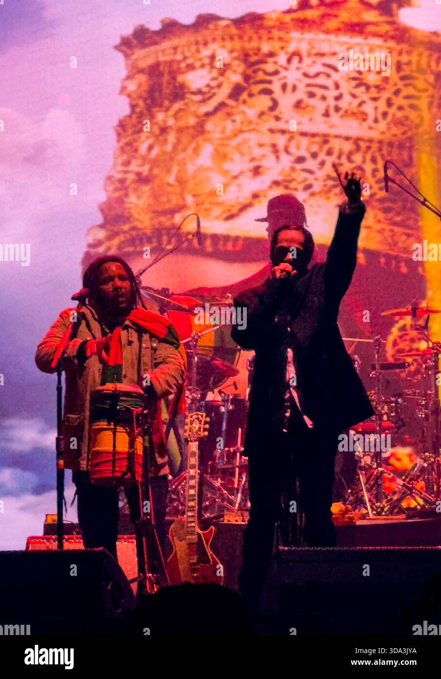Damian e Ziggy Marley si esibiscono sul palco principale del concerto Cali Roots del 2024 a Monterey in California Foto Stock