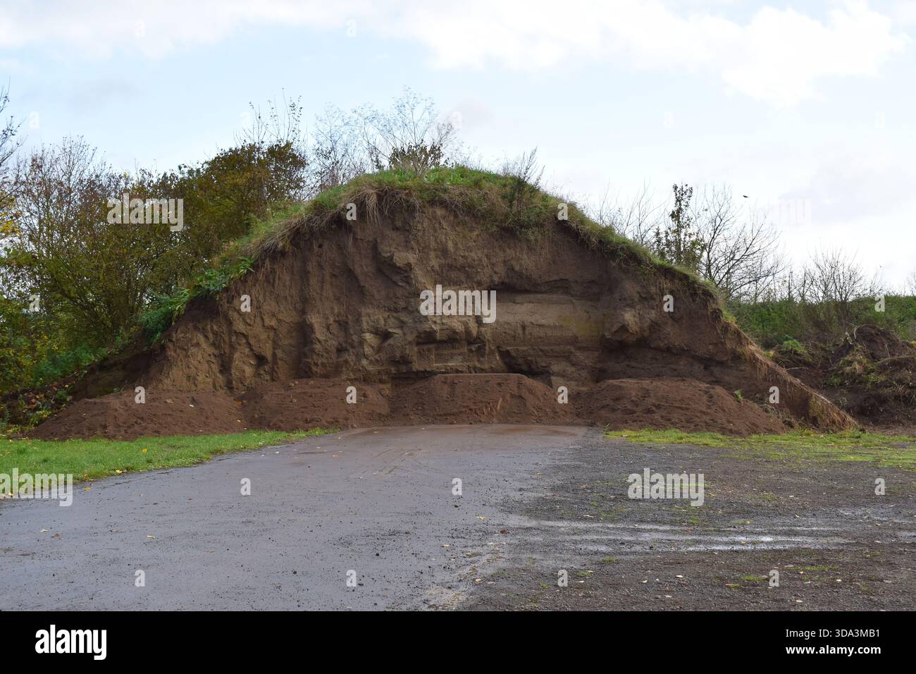 rotto sul lato terra, la frana si rimuove Foto Stock
