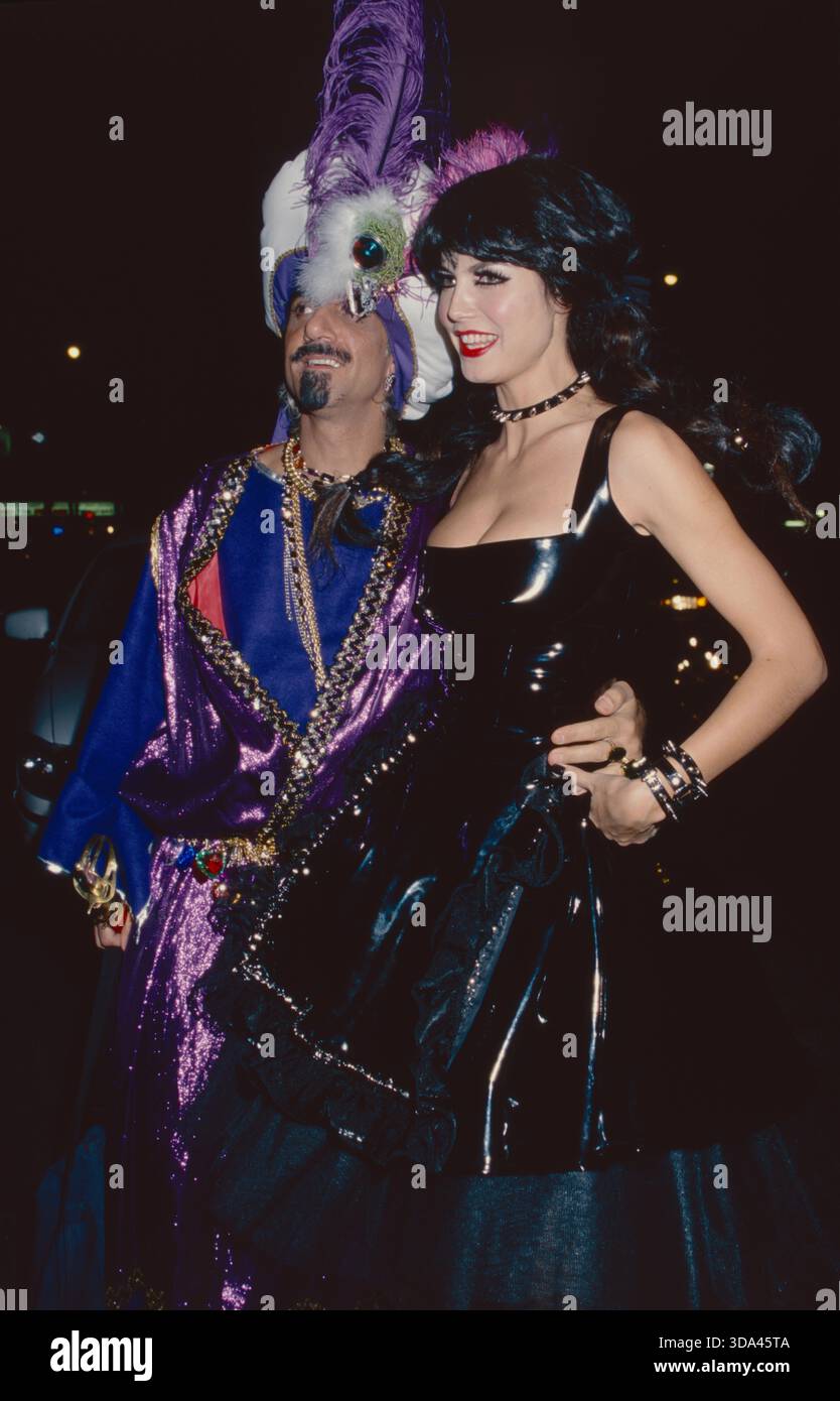 Heidi Klum e il marito Ric Pipino al party di Halloween di Heidi Klum all'Hudson Hotel di New York City il 31 ottobre 2000. Foto di Henry McGee/MediaPunch Foto Stock