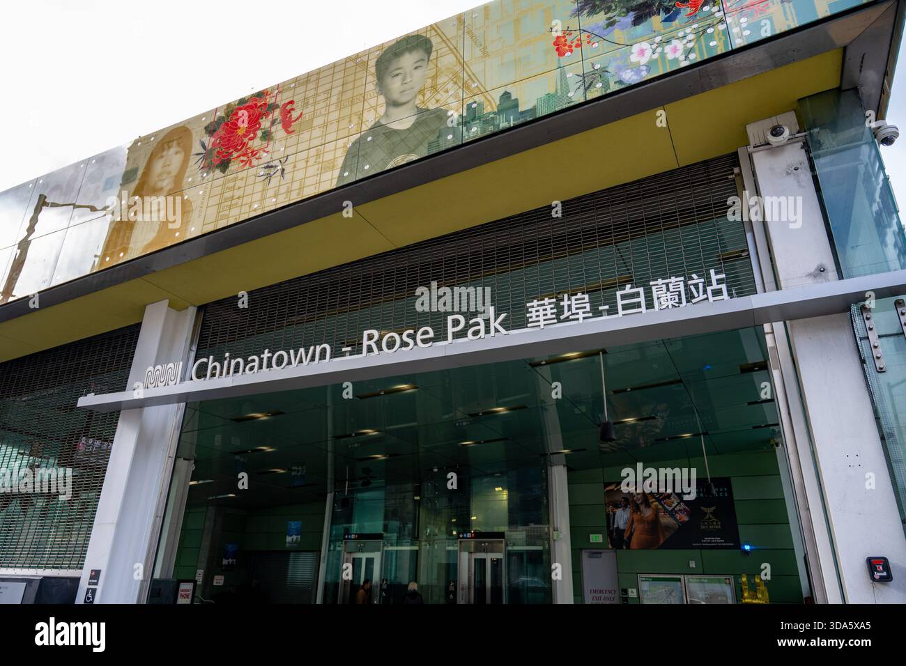 Stazione di Chinatown e Rose Pak per San Francisco MUNI Central Subway o T Line, Chinatown, San Francisco, California, 20 novembre, 2025. (foto di Smith Collection/Gado/Sipa USA) Foto Stock