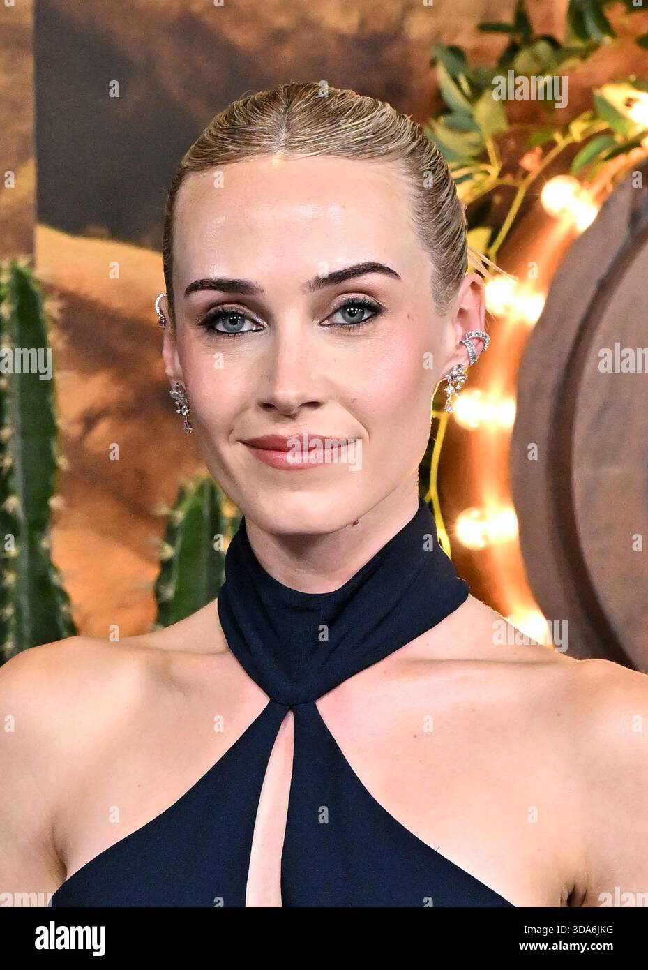 Los Angeles, Stati Uniti. 8 dicembre 2025. Annabel o'Hagan arriva alla premiere della seconda stagione di "Fallout'" di Amazon prime Video tenutasi all'Academy Museum of Motion Pictures l'8 dicembre 2025 a Los Angeles, CA. © Starbuck/AFF-USA.COM Credit: AFF/Alamy Live News Foto Stock