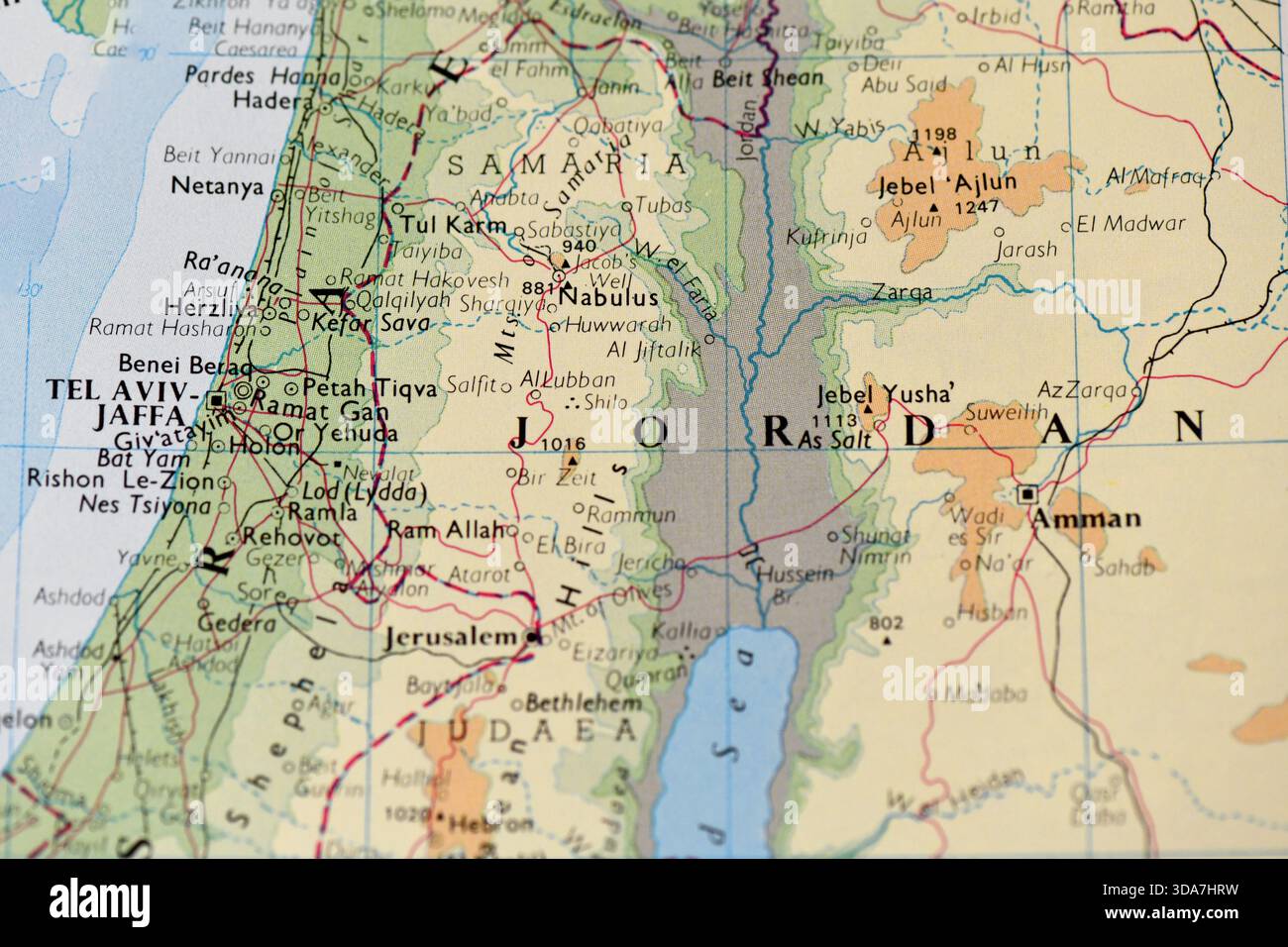 Mappa in primo piano che mostra Tel Aviv, Gerusalemme, Samaria (Cisgiordania), il fiume Giordano, Amman (Giordania), e la regione del Mar morto. Foto Stock