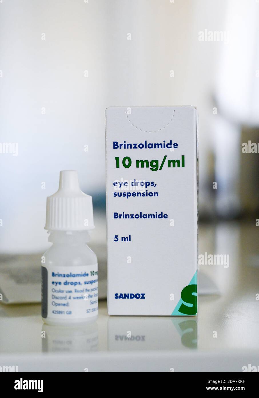 Brinzolamide collirio sospensione utilizzata per abbassare la pressione oculare che può causare glaucoma UK 2025 Foto Stock