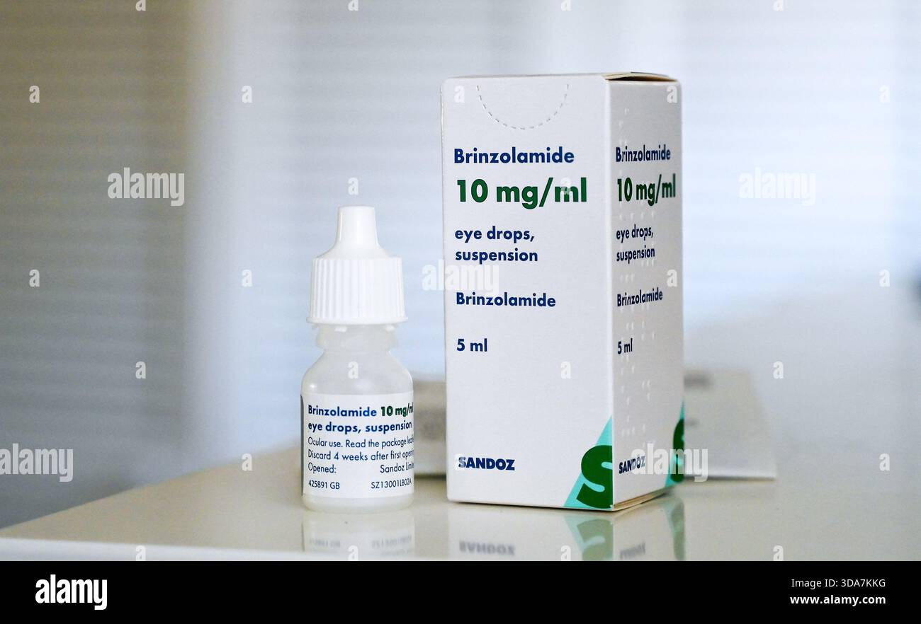 Brinzolamide collirio sospensione utilizzata per abbassare la pressione oculare che può causare glaucoma UK 2025 Foto Stock