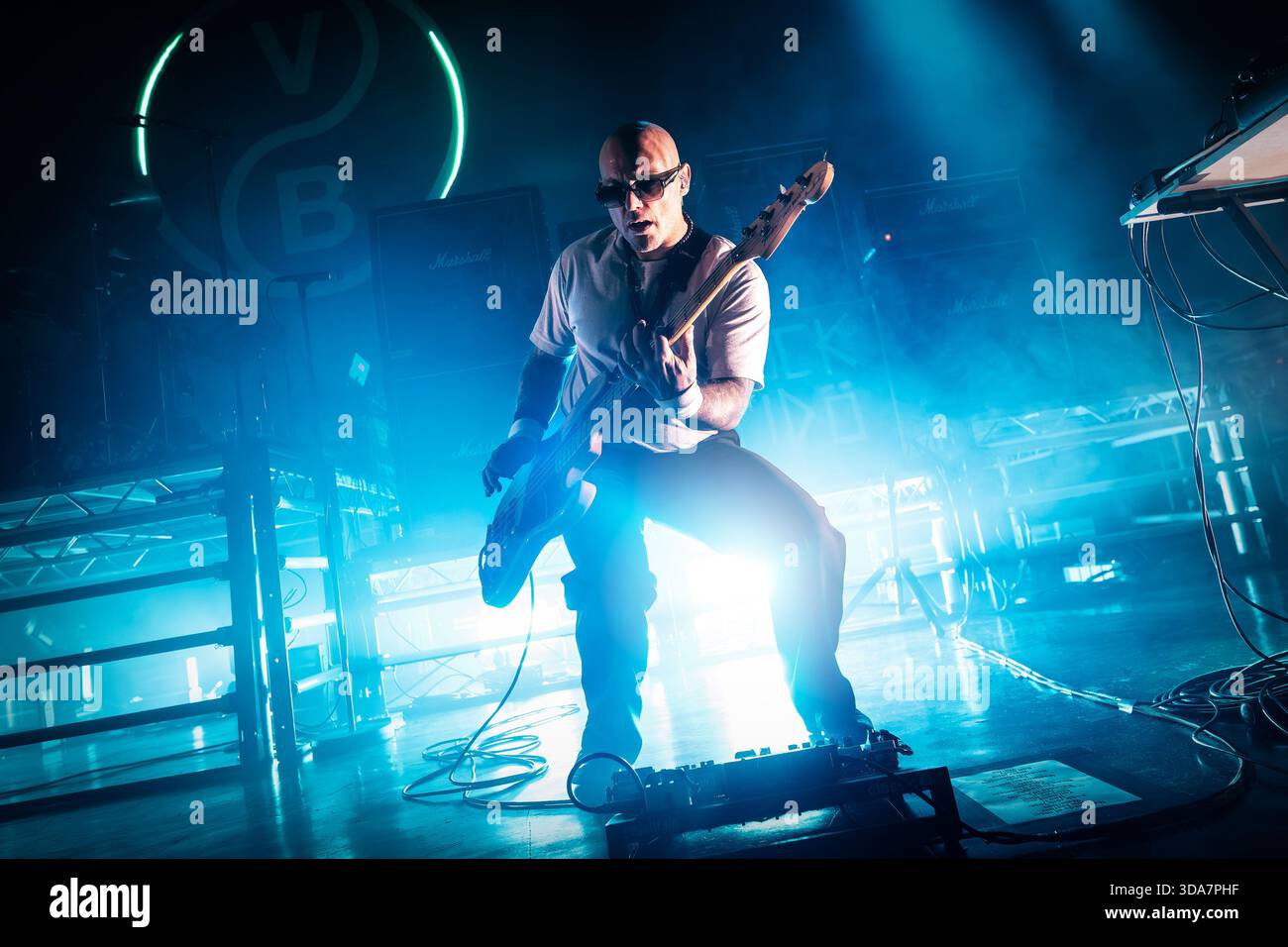 Oslo, Norvegia. 7 dicembre 2025. La band punk svedese Viagra Boys esegue un concerto dal vivo al Sentrum Scene di Oslo. Foto Stock