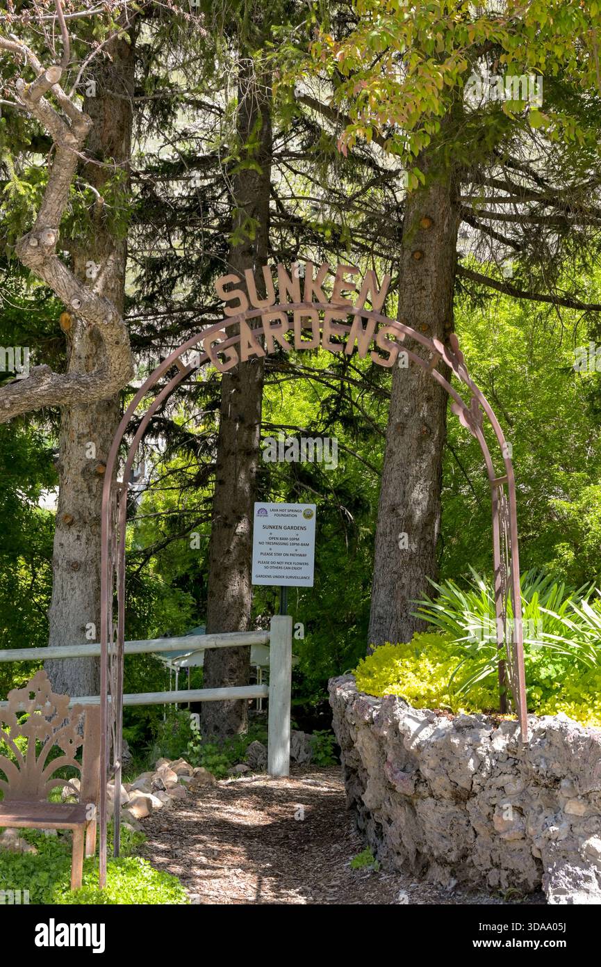 Lava Hot Springs, Idaho, USA - 27 maggio 2025: Ingresso ai giardini sommersi nella cittadina di Lava Hot Springs Foto Stock