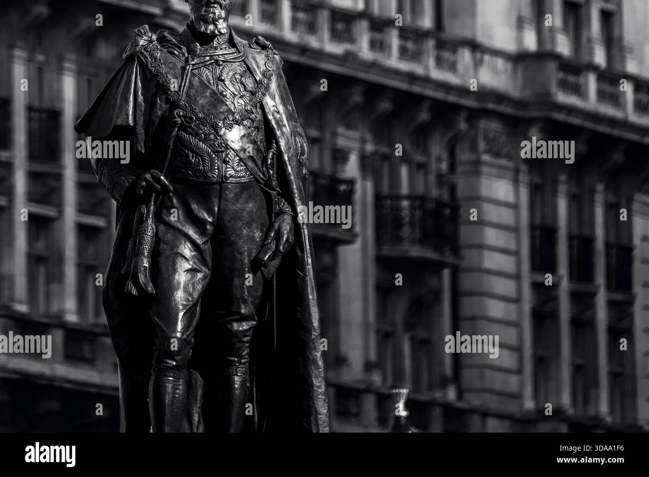 Londra, Regno Unito - 17 ottobre 2022 - statua dell'VIII duca di Devonshire, Spencer Compton Cavendish, a Horse Guards Avenue, di Herbert Hampton e Unveile Foto Stock