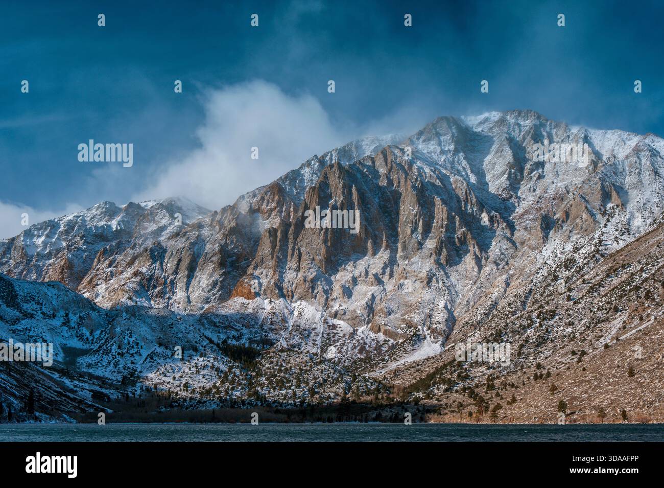 Il lago Critt, Laurel Mountain, la Inyo National Forest, la Sierra Orientale, California Foto Stock