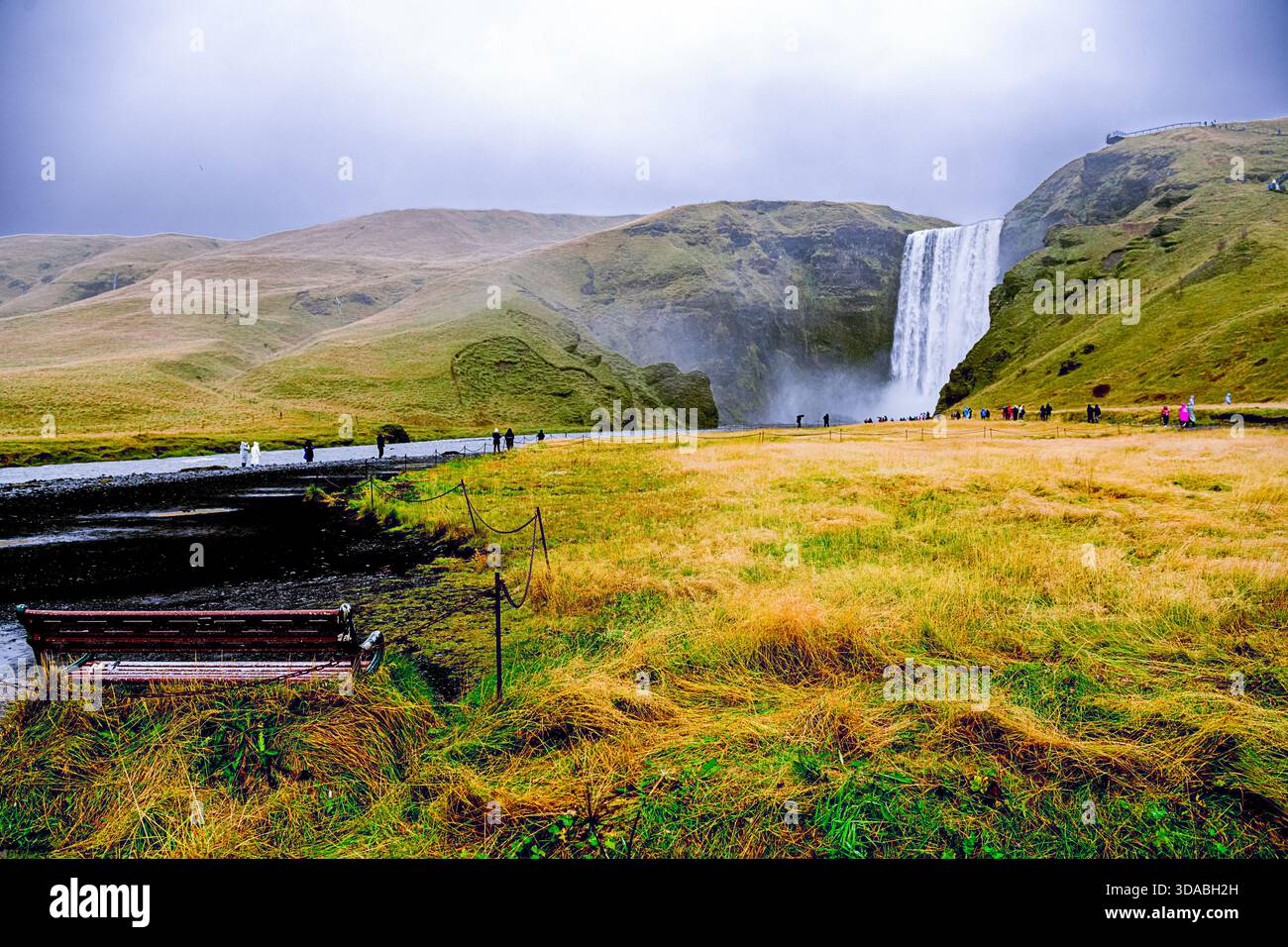 Cascata Skogafoss, Islanda - 11 ottobre 2025 Foto Stock