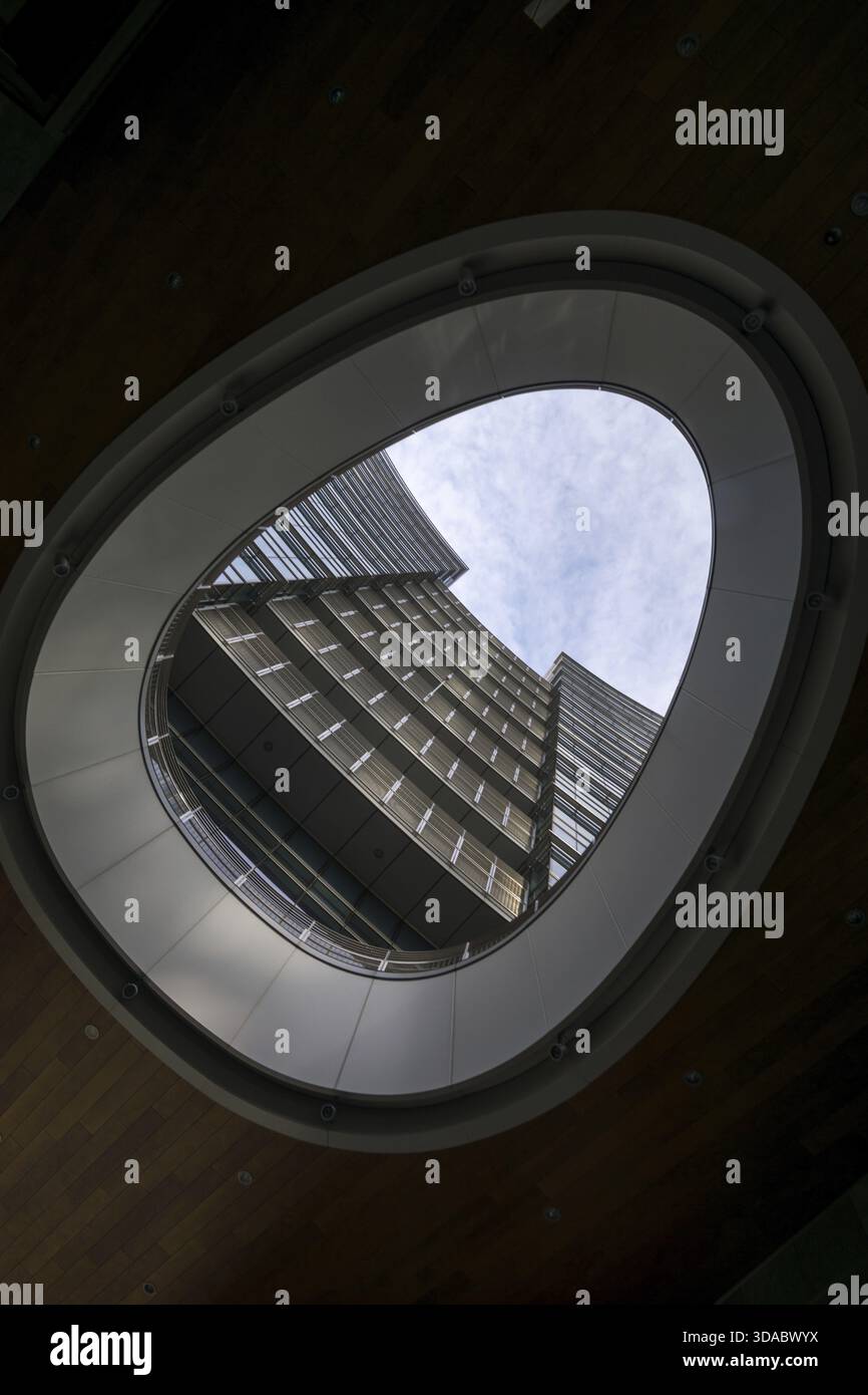 Grattacielo UniCredit tratto da Piazza Gae Aulenti a Milano, Italia, Milano, Italia Foto Stock