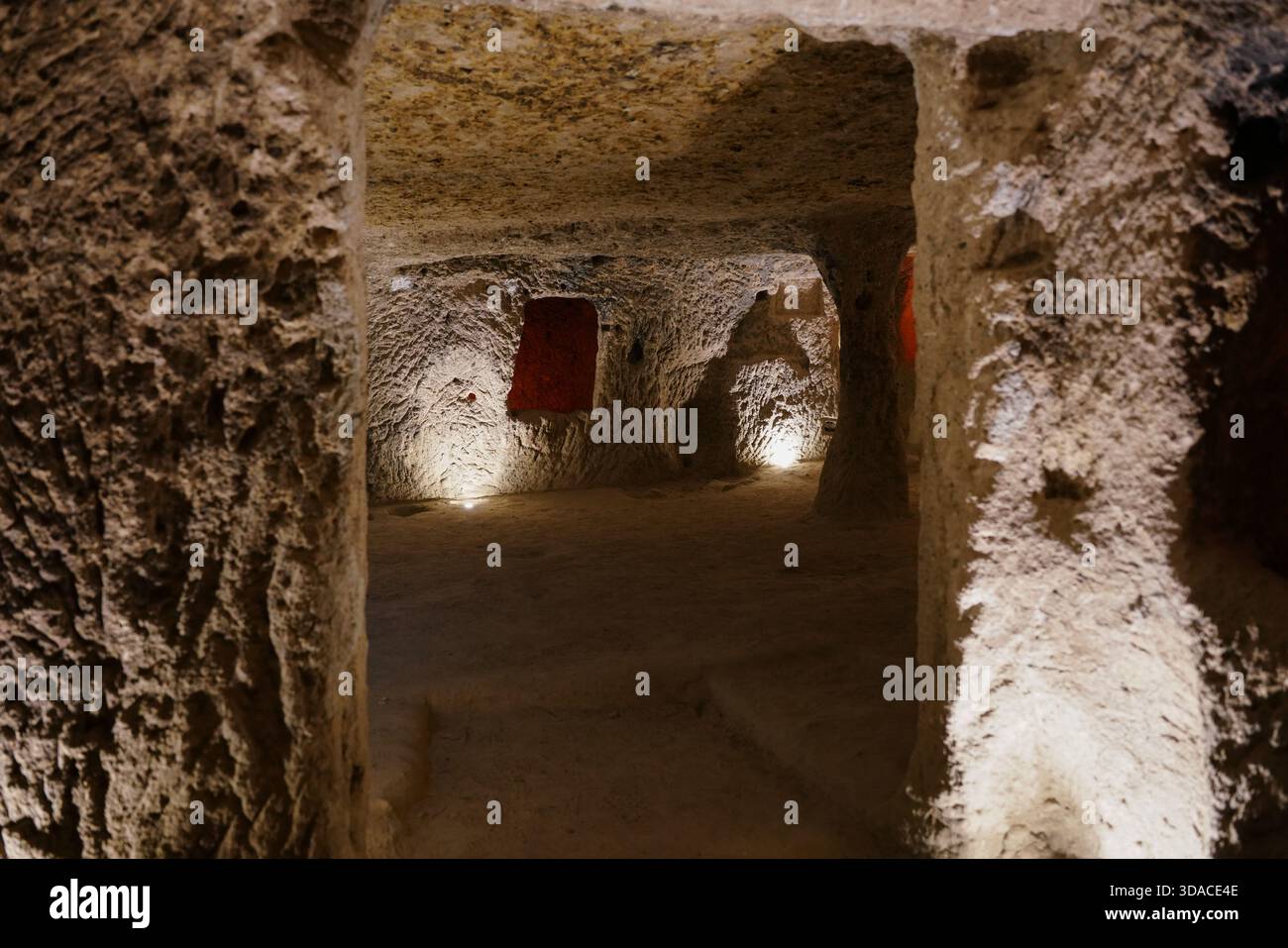 NEVSEHIR, TURKIYE - 09 AGOSTO 2025: Città sotterranea di Kaymakli nella città di Kaymakli Foto Stock