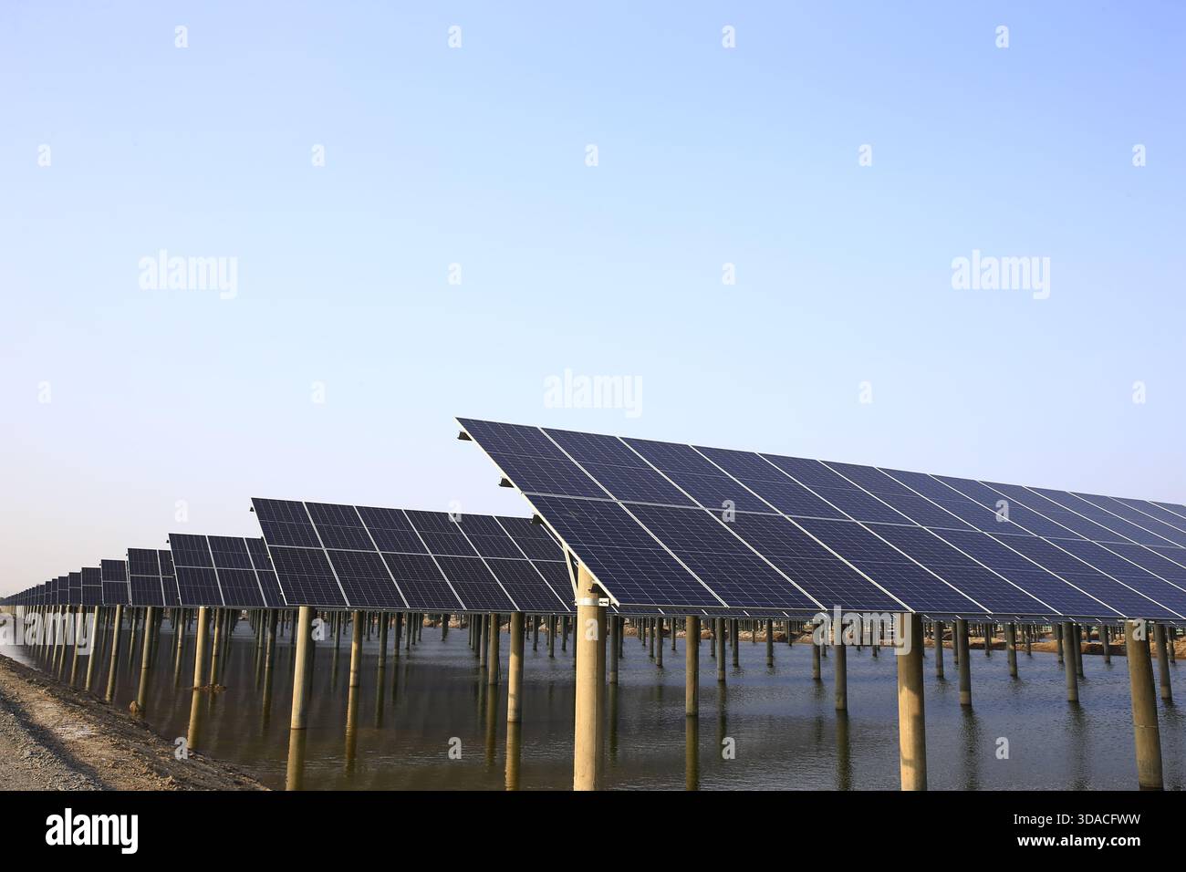 Pannelli fotovoltaici solari e sistemi di generazione di energia fotovoltaica，Energy Concept Foto Stock
