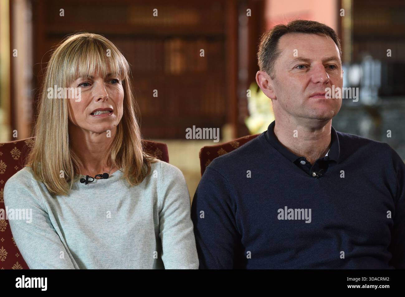 Foto del file datata 30/4/2017, di Kate e Gerry McCann. Il padre di Madeleine McCann ha detto che parte dei media britannici gli ha fatto sentire come se fosse stato "soffocato e sepolto” dopo la scomparsa di sua figlia, come ha chiesto un maggiore controllo della stampa. Gerry ha detto che la sua famiglia è stata soggetta a "monster" da parte di sezioni della stampa e ha la fortuna di essere "sopravvissuta". Ha detto al programma Today della BBC radio 4 che i titoli, la punizione e gli abusi da parte dei media possono danneggiare la vita delle persone. Data di pubblicazione: Mercoledì 10 dicembre 2025. Foto Stock