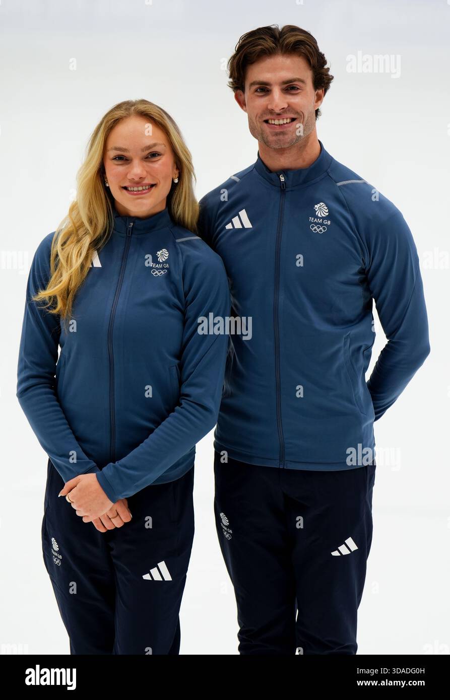 Phebe Bekker e James Hernandez del team GB al National Ice Centre di Nottingham. Lilah Fear e Lewis Gibson si recheranno alle Olimpiadi invernali del prossimo anno con la speranza genuina di ottenere la prima medaglia di pattinaggio artistico della Gran Bretagna dai tempi di Torvill e Dean. Fear e Gibson fanno parte di una squadra di otto persone confermata per la selezione dalla British Olympic Association per i Giochi, che si avvieranno a Milano e Cortina il 6 febbraio. Data di pubblicazione: Mercoledì 10 dicembre 2025. Foto Stock
