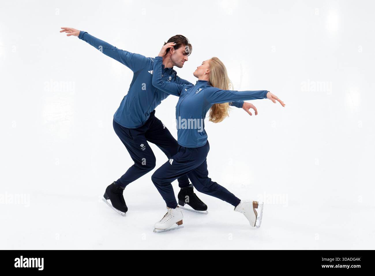 Phebe Bekker e James Hernandez del team GB al National Ice Centre di Nottingham. Lilah Fear e Lewis Gibson si recheranno alle Olimpiadi invernali del prossimo anno con la speranza genuina di ottenere la prima medaglia di pattinaggio artistico della Gran Bretagna dai tempi di Torvill e Dean. Fear e Gibson fanno parte di una squadra di otto persone confermata per la selezione dalla British Olympic Association per i Giochi, che si avvieranno a Milano e Cortina il 6 febbraio. Data di pubblicazione: Mercoledì 10 dicembre 2025. Foto Stock
