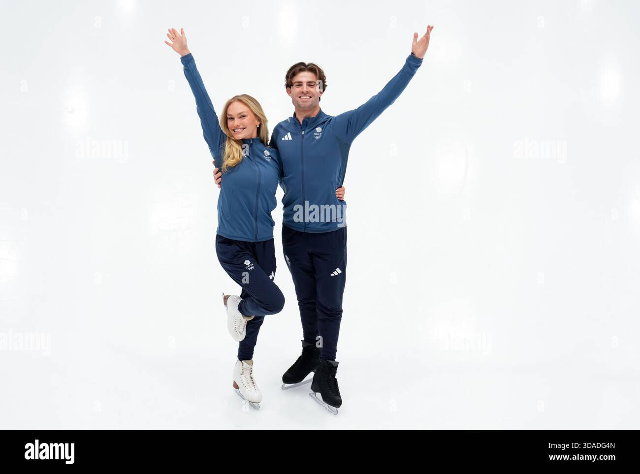 Phebe Bekker e James Hernandez del team GB al National Ice Centre di Nottingham. Lilah Fear e Lewis Gibson si recheranno alle Olimpiadi invernali del prossimo anno con la speranza genuina di ottenere la prima medaglia di pattinaggio artistico della Gran Bretagna dai tempi di Torvill e Dean. Fear e Gibson fanno parte di una squadra di otto persone confermata per la selezione dalla British Olympic Association per i Giochi, che si avvieranno a Milano e Cortina il 6 febbraio. Data di pubblicazione: Mercoledì 10 dicembre 2025. Foto Stock