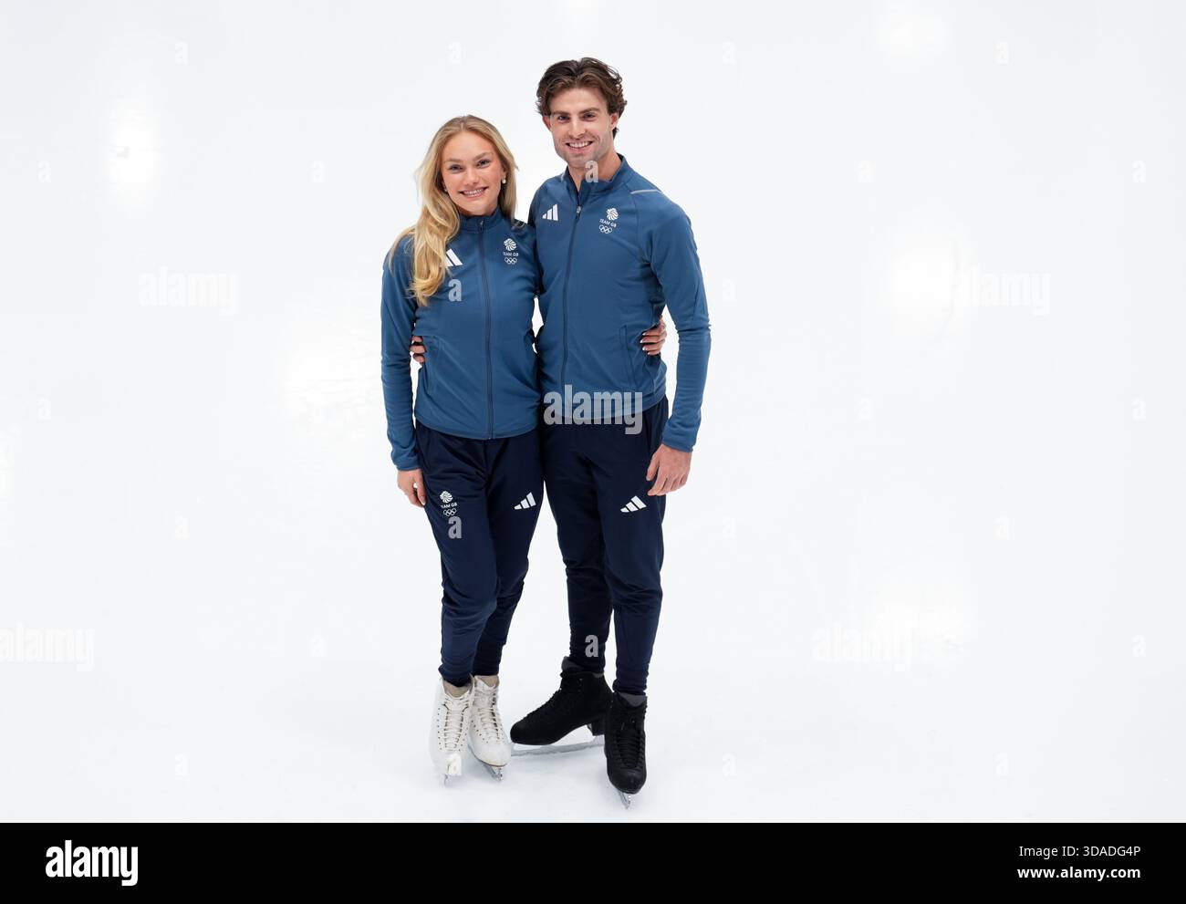 Phebe Bekker e James Hernandez del team GB al National Ice Centre di Nottingham. Lilah Fear e Lewis Gibson si recheranno alle Olimpiadi invernali del prossimo anno con la speranza genuina di ottenere la prima medaglia di pattinaggio artistico della Gran Bretagna dai tempi di Torvill e Dean. Fear e Gibson fanno parte di una squadra di otto persone confermata per la selezione dalla British Olympic Association per i Giochi, che si avvieranno a Milano e Cortina il 6 febbraio. Data di pubblicazione: Mercoledì 10 dicembre 2025. Foto Stock