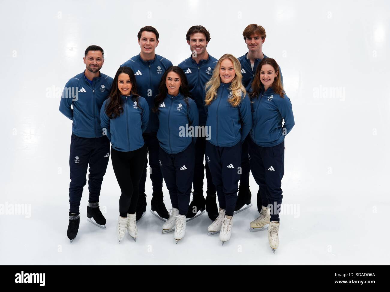 Membri della squadra di pattinaggio artistico britannica, Lilah Fear & Lewis Gibson, Phebe Bekker & James Hernandez, Ana Vaipan-Law & Luke Digby, Kristen Spours e Edward Appleby al National Ice Centre di Nottingham. Lilah Fear e Lewis Gibson si recheranno alle Olimpiadi invernali del prossimo anno con la speranza genuina di ottenere la prima medaglia di pattinaggio artistico della Gran Bretagna dai tempi di Torvill e Dean. Fear e Gibson fanno parte di una squadra di otto persone confermata per la selezione dalla British Olympic Association per i Giochi, che si avvieranno a Milano e Cortina il 6 febbraio. Data di pubblicazione: Mercoledì 10 dicembre 2025. Foto Stock