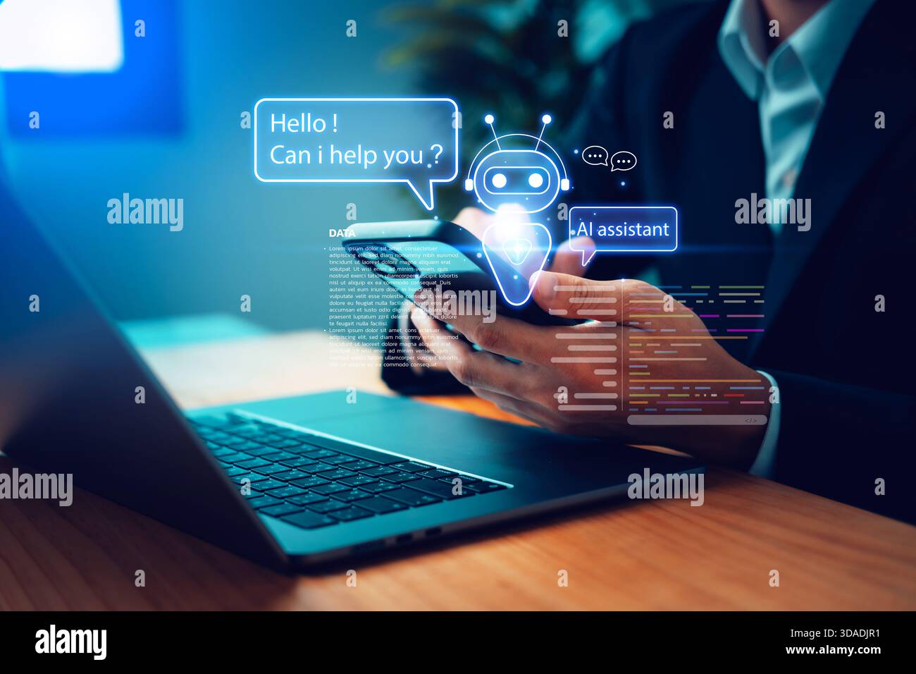 Ologramma chatbot Smart ai Assistant visualizzato sopra lo smartphone con bolle di comunicazione, interfaccia di codifica e grafica digitale, showcasi Foto Stock