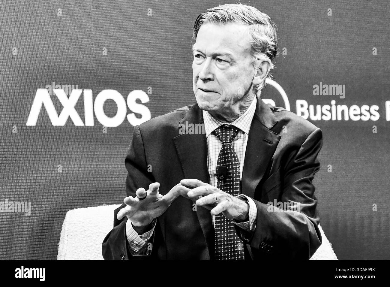 Il Sen. John Hickenlooper (D-CO) di Axios: Prospettive per consentire la riforma. 9 dicembre 2025. Foto Stock
