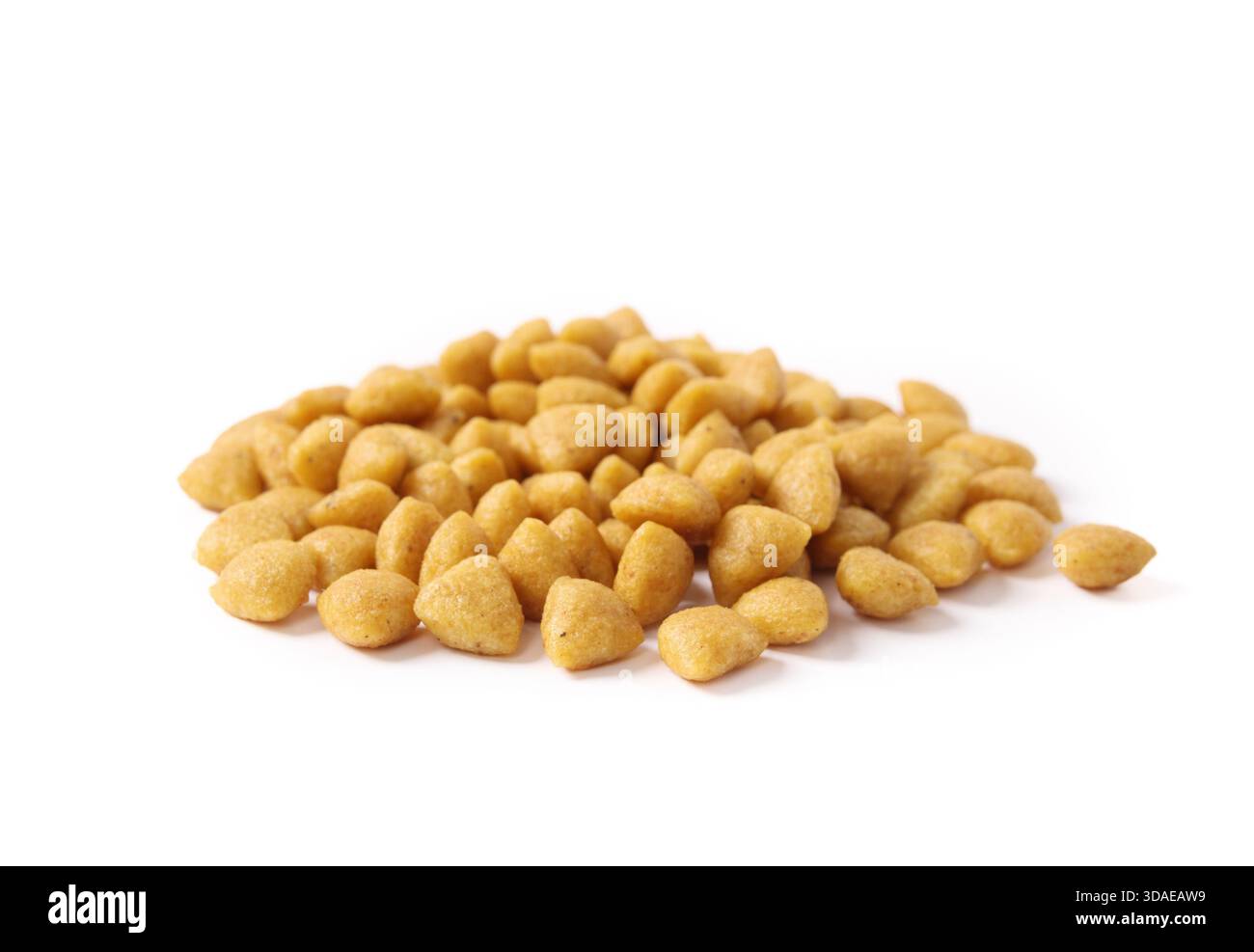 Mucchio isolato di kibble o cibo per animali domestici. Alimenti per animali domestici con proteine di soia idrolizzate. Veterinario prescritto dieta ipoallergenica per gatti o cani. Basso We molecolare Foto Stock
