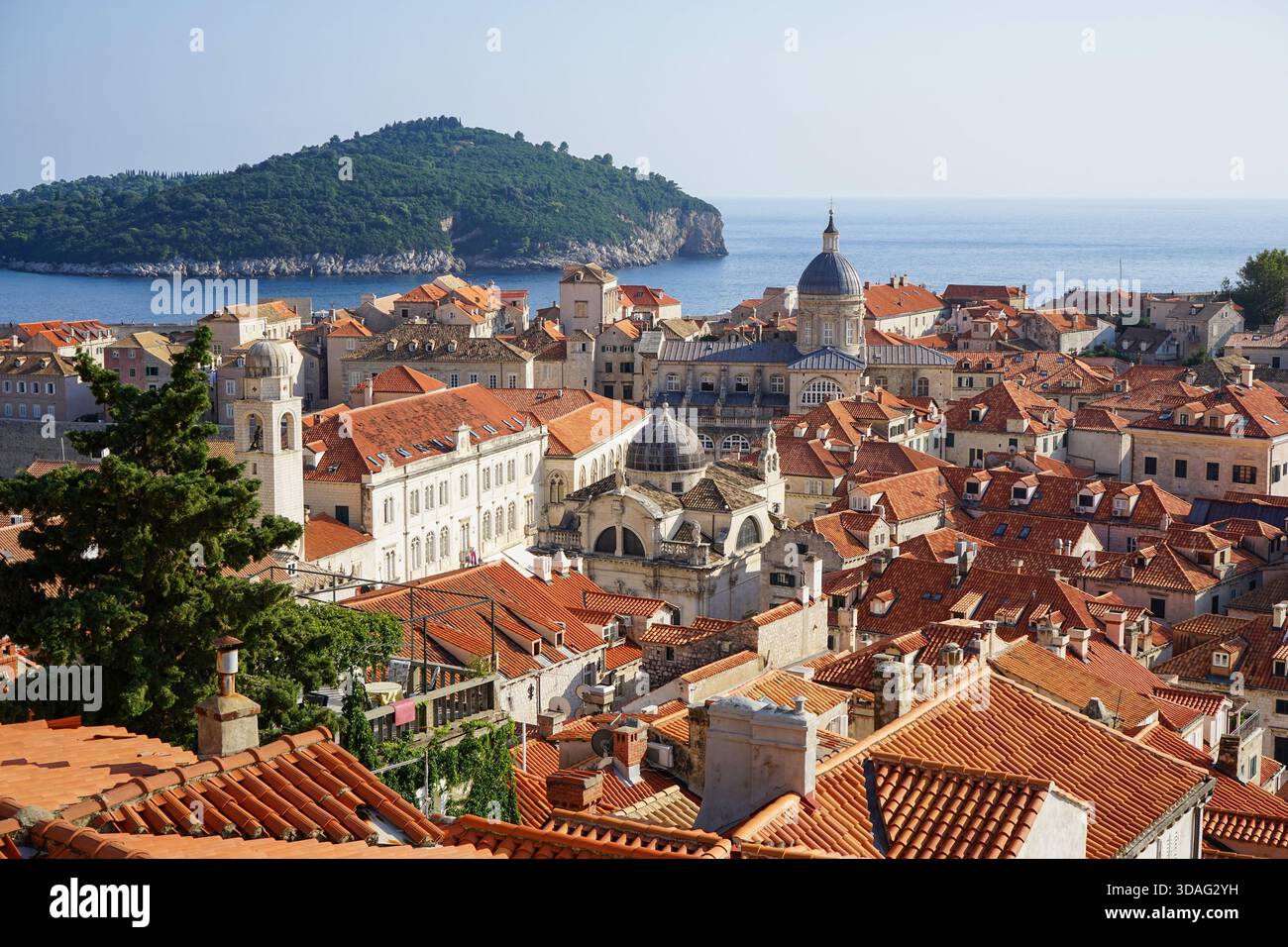 Vista dalle mura della città di Dubrovnik, Croazia Foto Stock