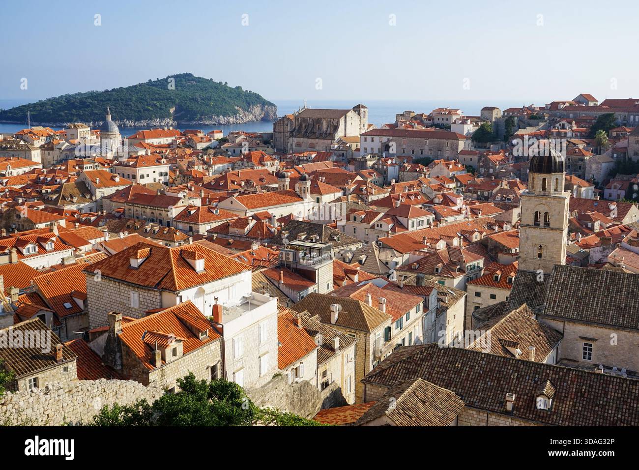 Vista dalle mura della città di Dubrovnik, Croazia Foto Stock