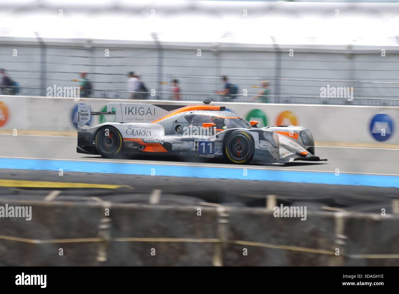 La Proton Competition ha partecipato alla Oreca 07 LMP2 di Rene Binder, Giorgio Roda & Bent Viscaal alla Porsche Curves alla 24 ore di le Mans 2025 Foto Stock
