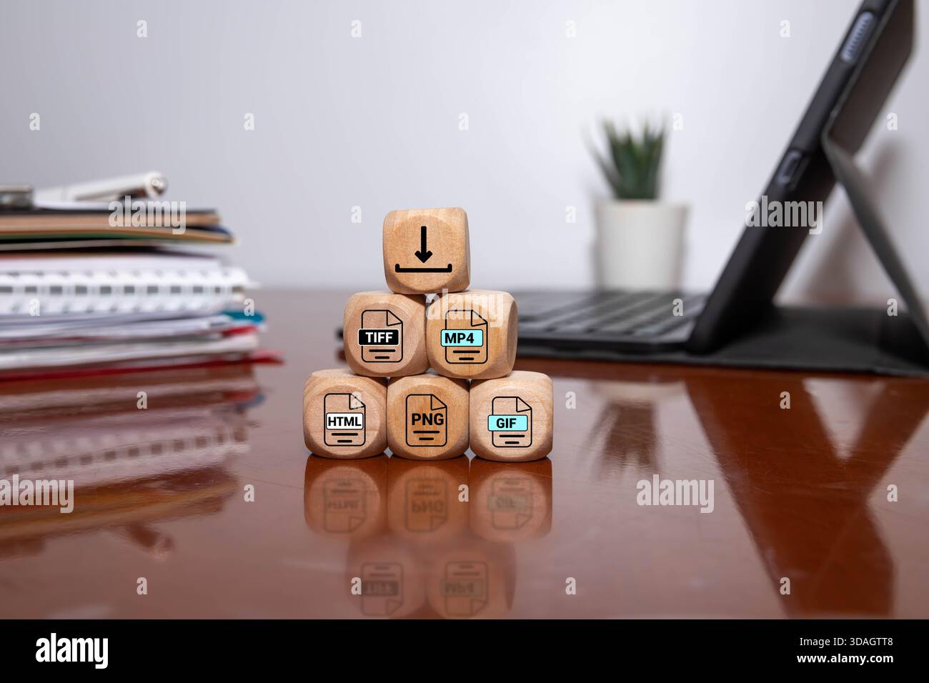 Argento in legno con l'icona di salvataggio arau scaricata da MP4. informazioni sul download del file mp4 Foto Stock
