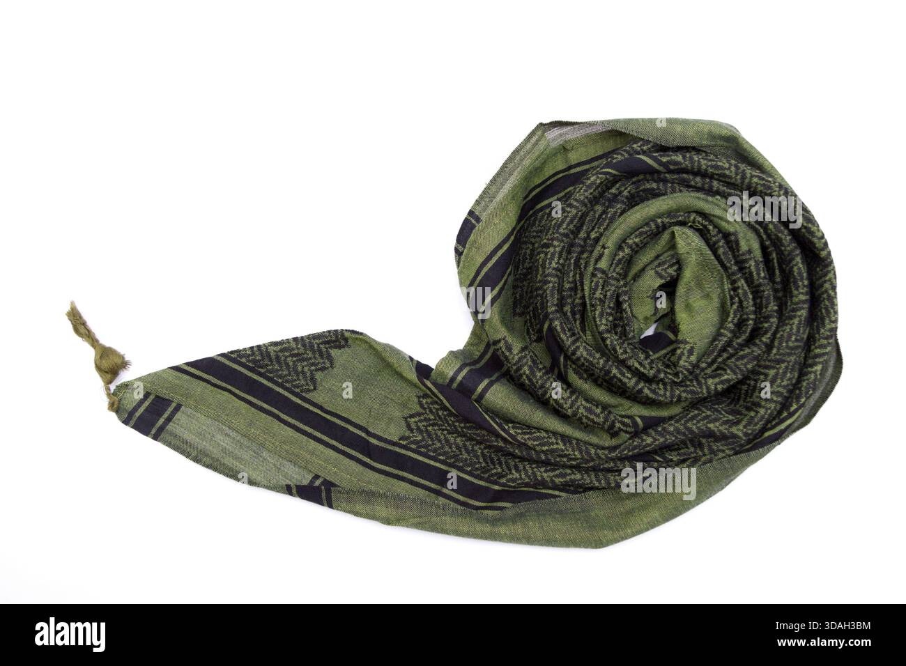 Sciarpa araba verde isolata su sfondo bianco. Accessorio tradizionale. Foto Stock