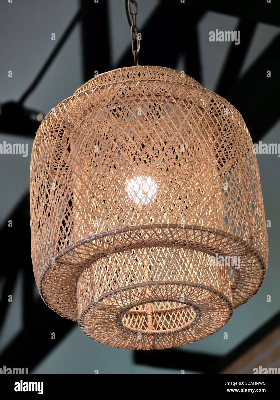 GERAGUR Lampadari in Vimini in Rattan Lampada A Sospensione Boho Intrecciata con Corda di Lino, Lampada A Sospensione retrò Lampada A Sospensione per Isola Cucina Sala da Pranzo Ristorante