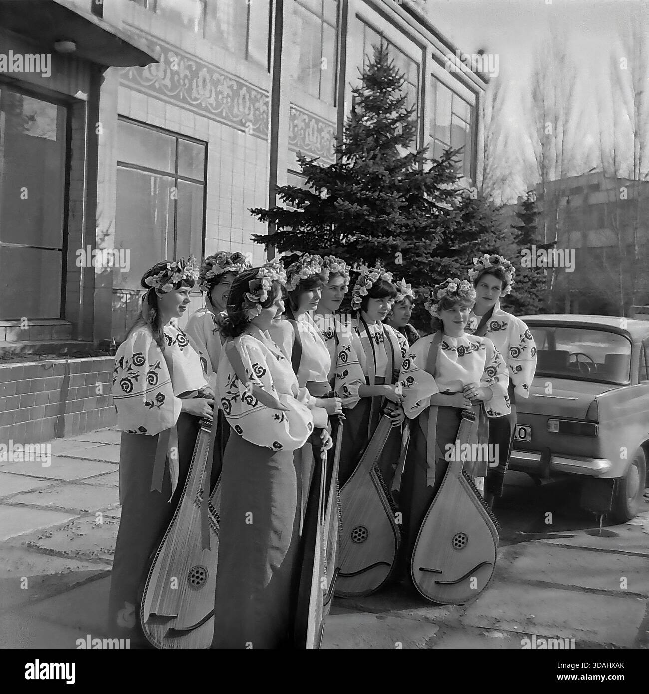 Soviet propaganda poster women immagini e fotografie stock ad alta ...