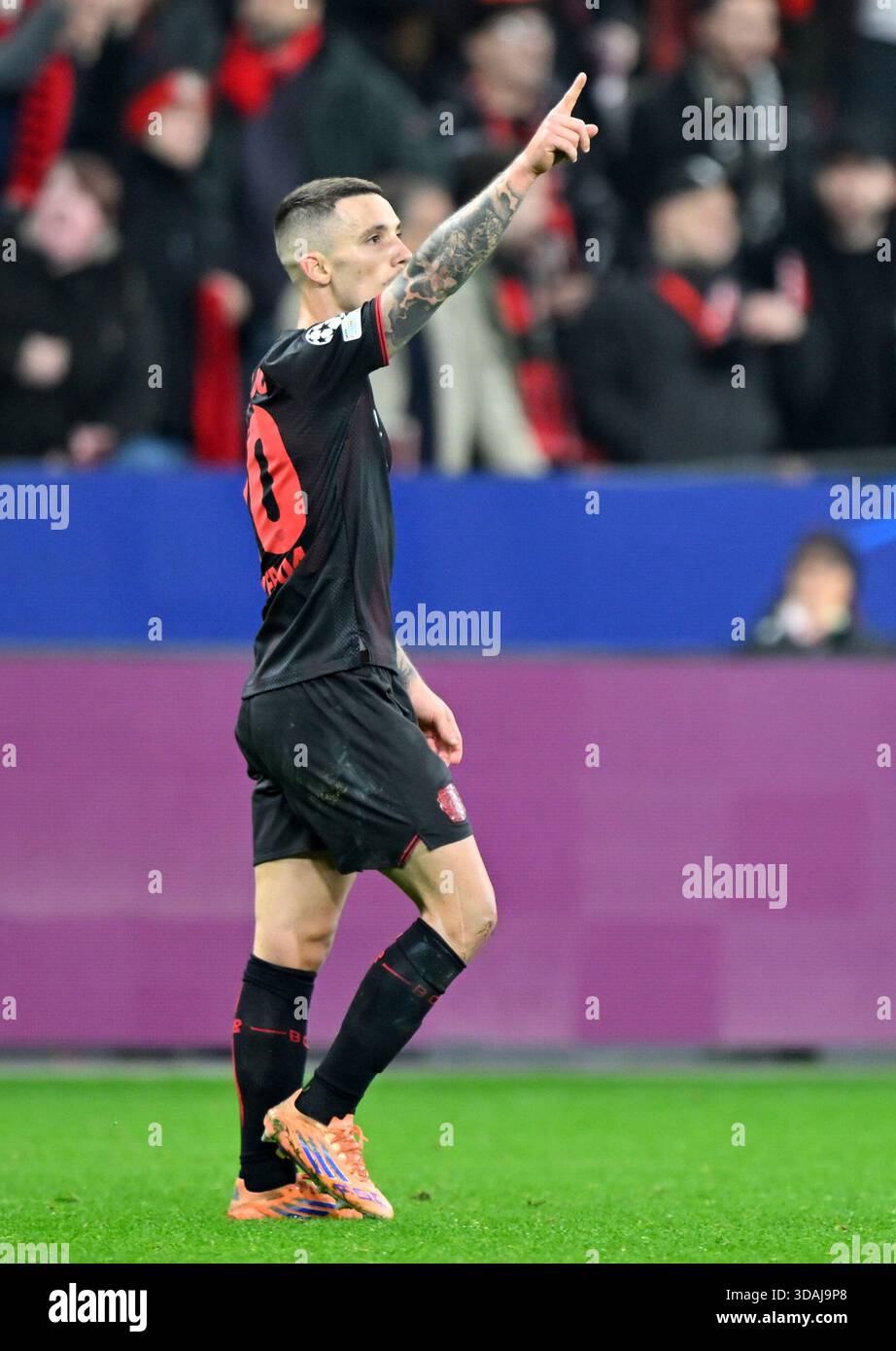 2:2 goal, celebrazione, marcatore Alejandro Grimaldo (Leverkusen) Leverkusen, 10 dicembre 2025, calcio, UEFA Champions League, fase di gruppo - Matchday 6, Bayer 04 Leverkusen - Newcastle United Foto Stock