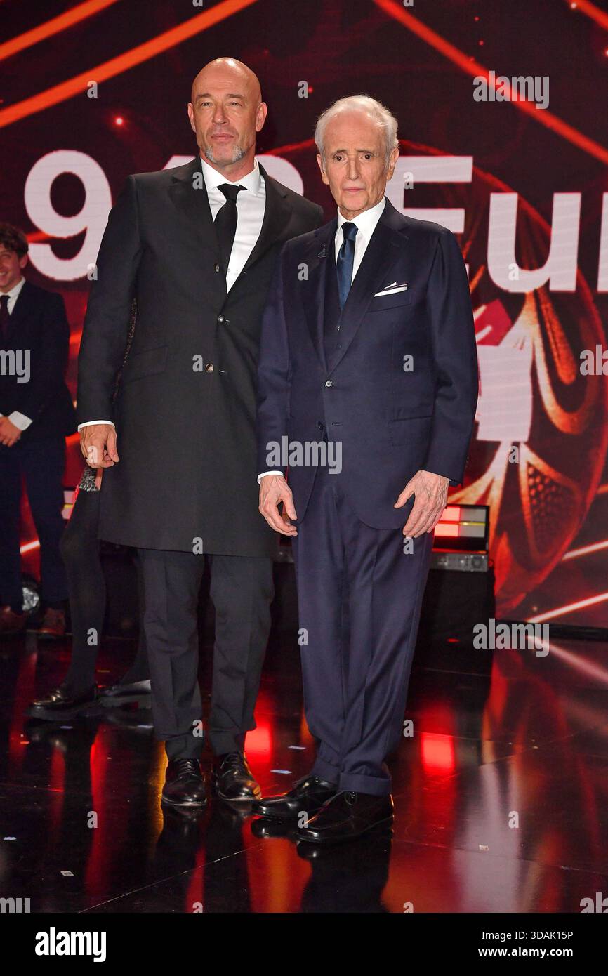 Der Graf von Unheilig und Josà Carreras bei der Josà Carreras Gala in der Media City Leipzig 10.12.2025 *** il Conte di Unheilig e José Carreras al José Carreras Gala nella Media City Leipzig 10 12 2025 Foto Stock