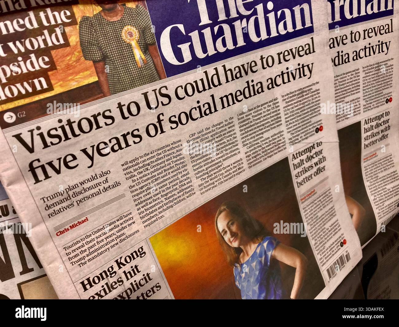 Un giornale britannico riferisce che i turisti negli Stati Uniti dovranno rivelare i loro 5 anni di attività sui social media, secondo il piano amministrativo Trump Foto Stock