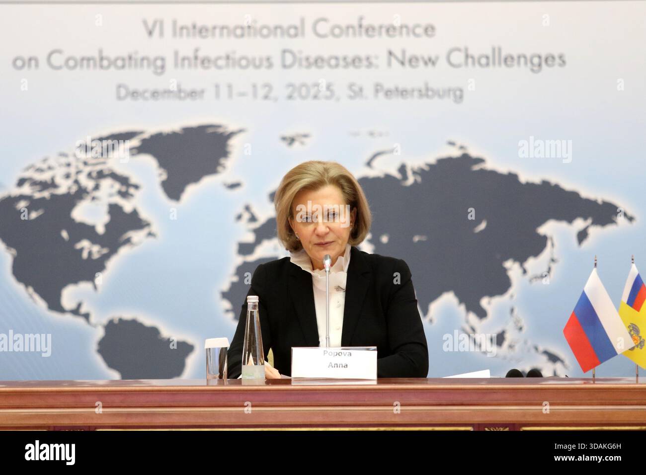 San Pietroburgo, Russia. 11 dicembre 2025. Anna Popova, capo del servizio federale per la supervisione della protezione dei diritti dei consumatori e del benessere umano (Rospotrebnadzor), medico sanitario capo della Federazione russa, durante la vi Conferenza internazionale sulla lotta alle malattie infettive: Nuove sfide sessione plenaria presso la Biblioteca presidenziale Boris Eltsin di San Pietroburgo. (Foto di Maksim Konstantinov/SOPA Images/Sipa USA) credito: SIPA USA/Alamy Live News Foto Stock