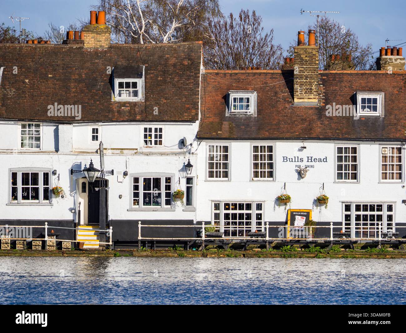 Bulls Head, Pub, Ricer Thames, Chiswick, Londra, Inghilterra, Regno Unito, Regno Unito . Foto Stock