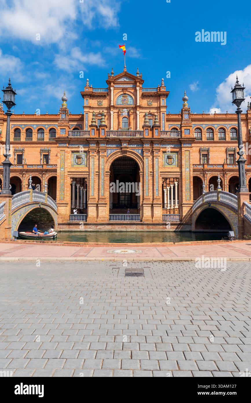 La famosa Plaza de España (Piazza di Spagna) è una piazza nel Parque de María Luisa, a Siviglia, Andalusia, Spagna. Fu costruito nel 19 Foto Stock
