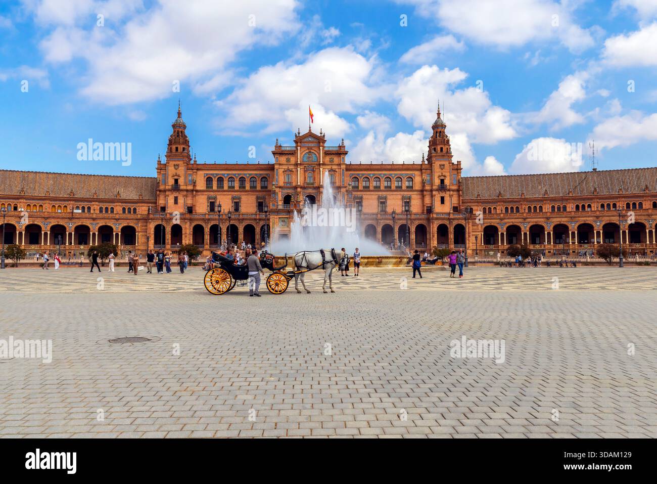 La famosa Plaza de España (Piazza di Spagna) è una piazza nel Parque de María Luisa, a Siviglia, Andalusia, Spagna. Fu costruito nel 19 Foto Stock