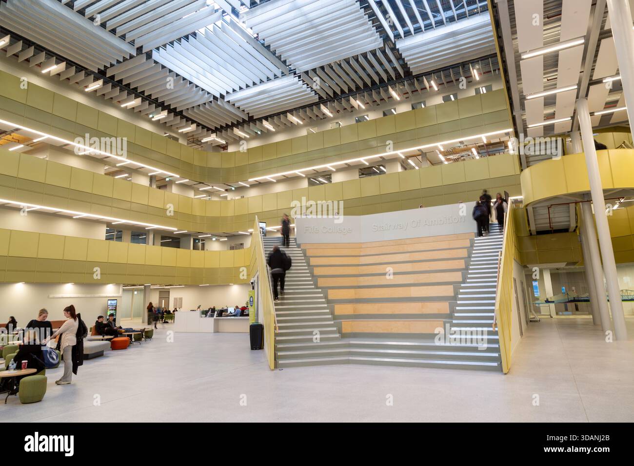 Scalinata dell'ambizione all'interno del nuovo Dunfermline Learning Campus, Dunfermline, Fife, Scozia, Foto Stock