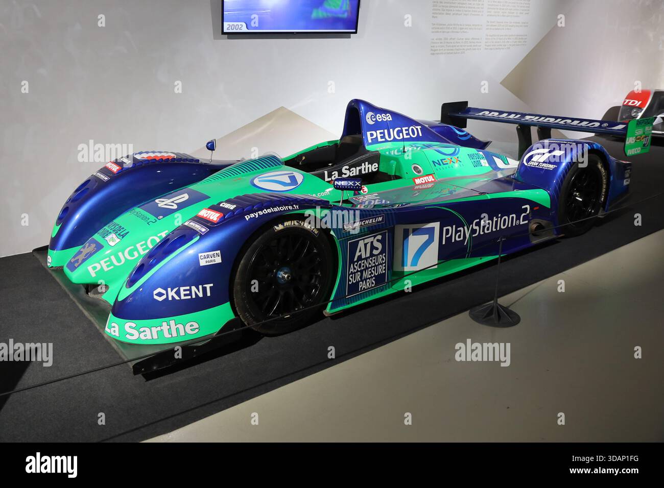 Ancienne voiture de Course dans le musée des 24 Heures du Mans, ville du Mans, département de la Sarthe, Francia Foto Stock