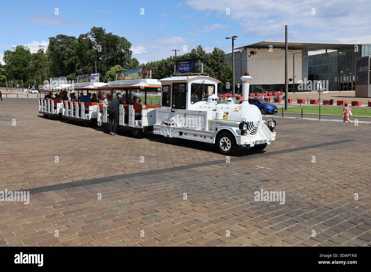 Petit train touristique dans la ville, ville du Mans, département de la Sarthe, Francia Foto Stock