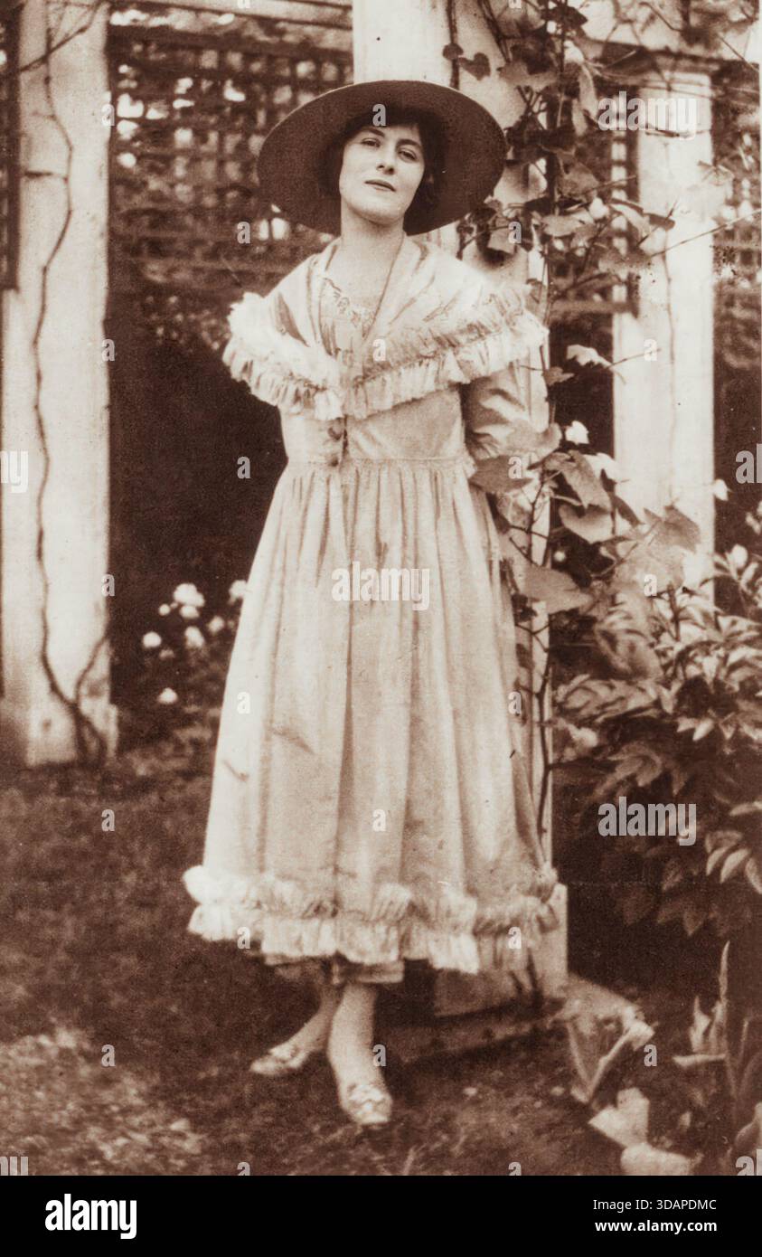 Yvonne Garrick, attrice teatrale francese. Foto Stock