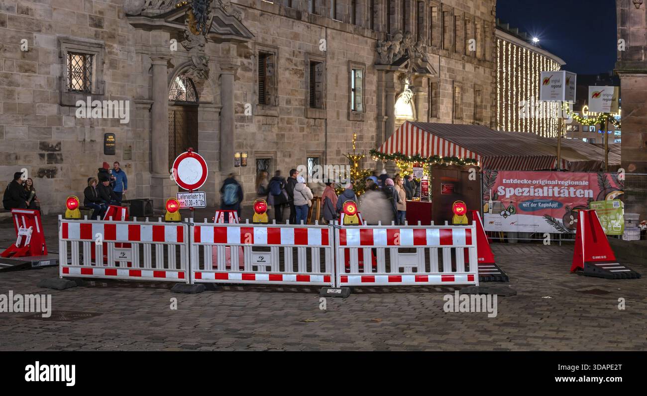 Barriera per la sicurezza del mercatino di Natale di Norimberga, Hauptmarkt, Norimberga, Franconia media, Baviera, Germania Foto Stock